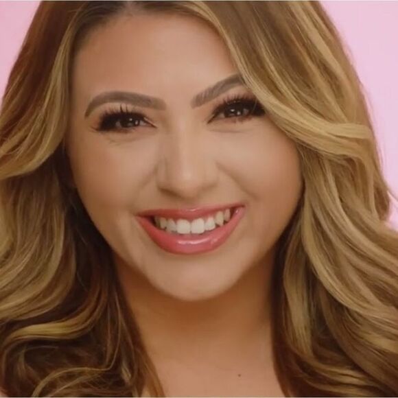 Too Faced Lady Bold Diffused Matte Lipstick in Level Up (Cool Blue Tone Pink) - Picture 7 of 15